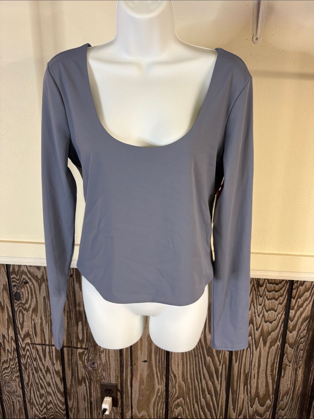 Women's Scoop Neck Long Sleeve Top in Slate Gray